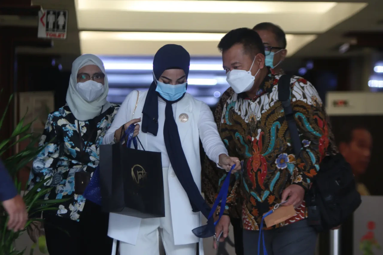 Buntut Pamer Gaya Hidup...