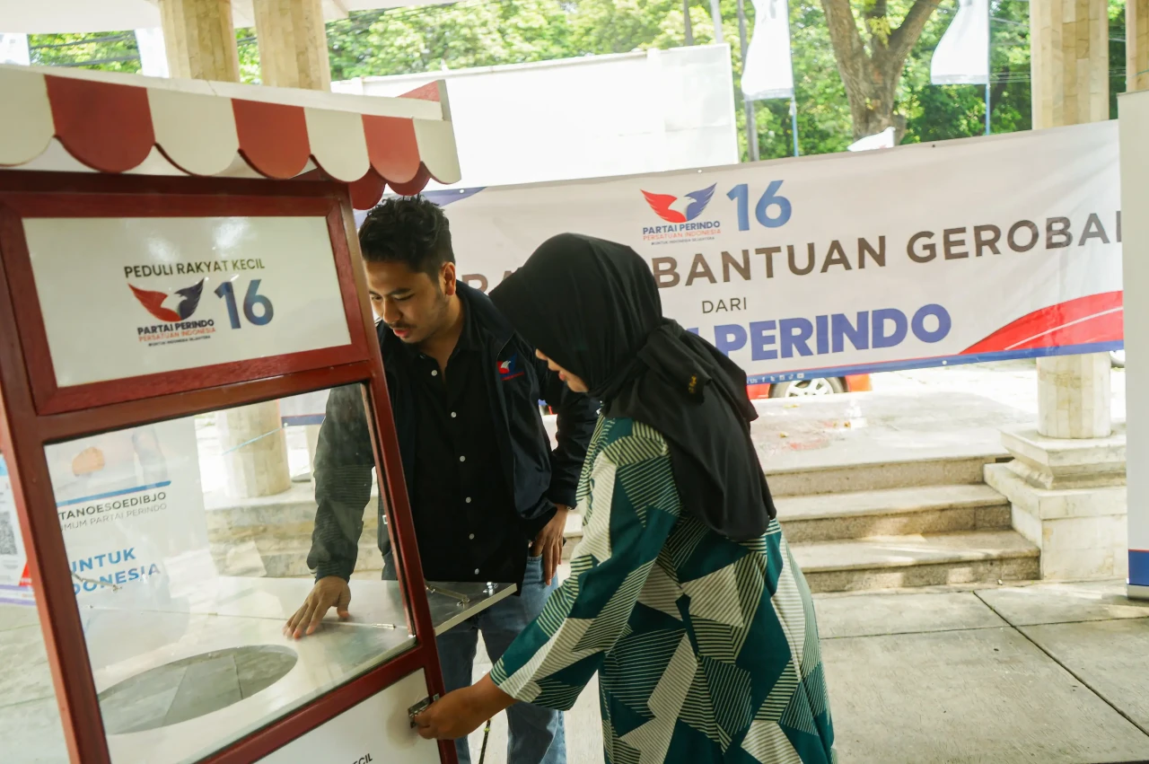 Partai Perindo Berikan...