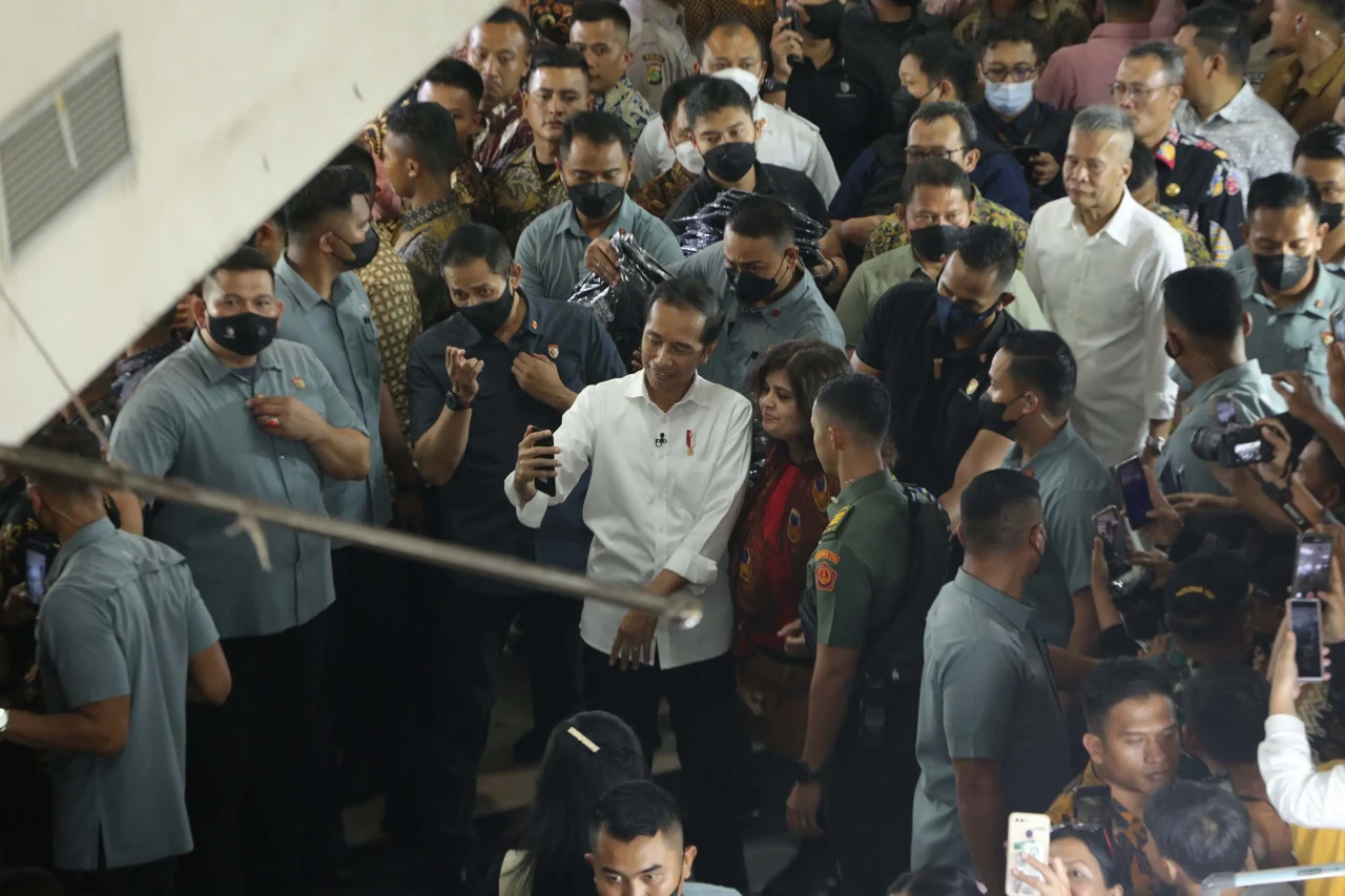 Pesona Kharisma Jokowi...