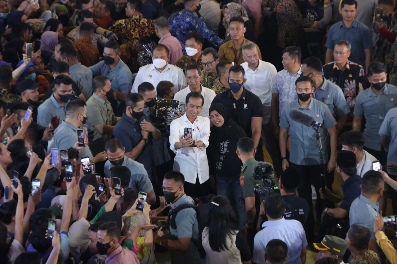 Pesona Kharisma Jokowi...