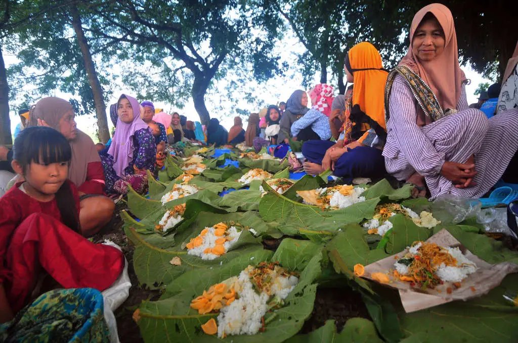 Tradisi Sedekah Bumi...