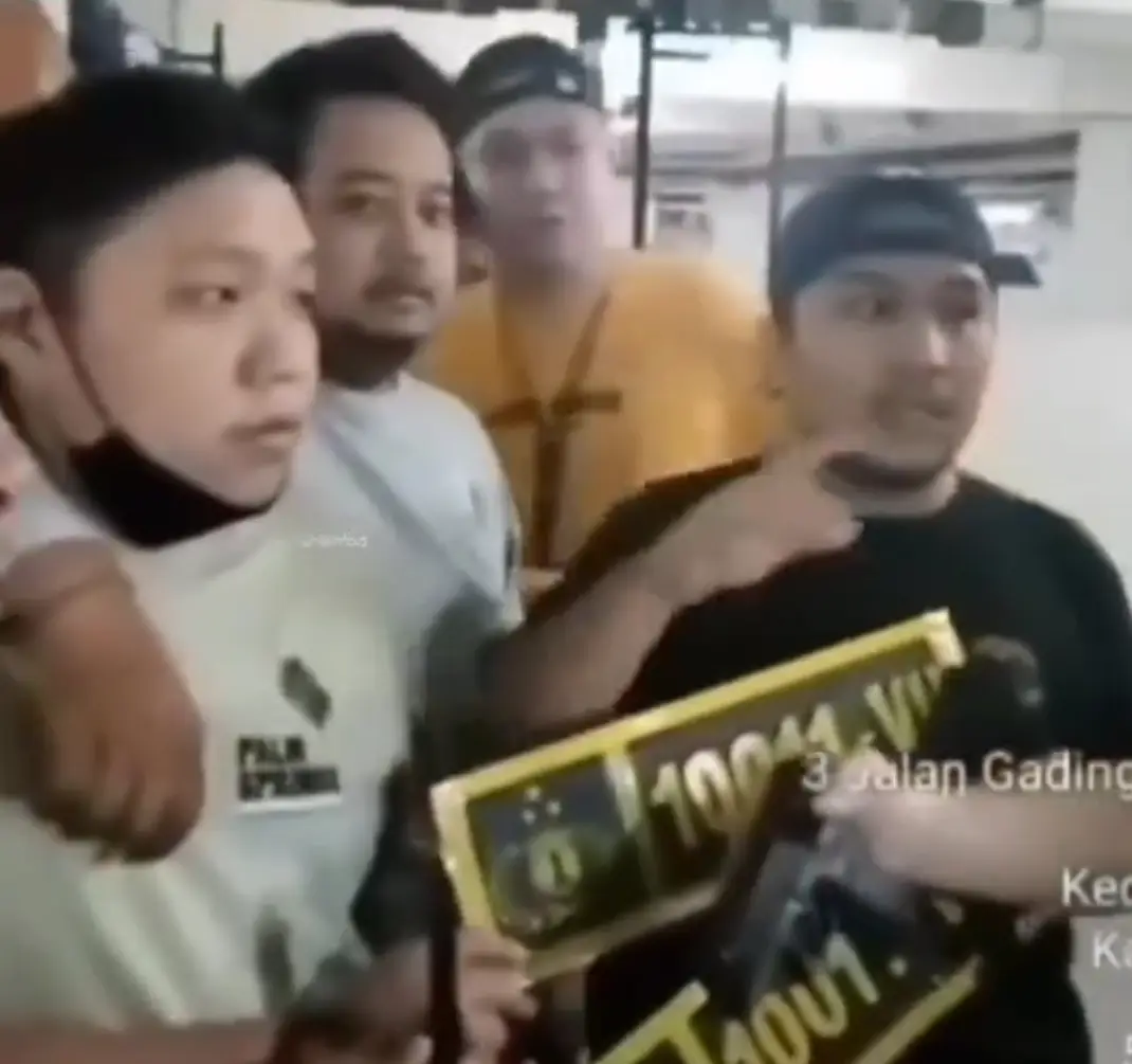 Bak Ayam Sakit, Begini...