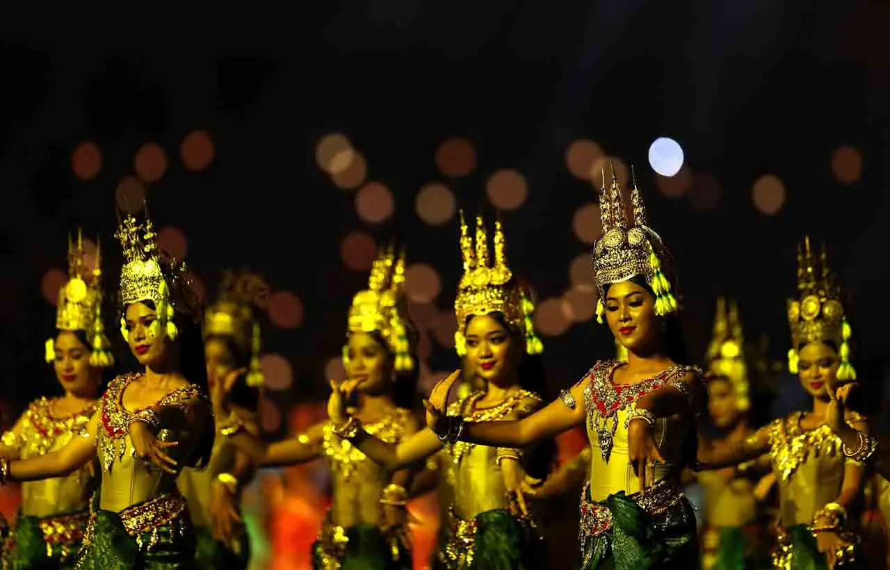 Gemerlap Upacara Pembukaan...