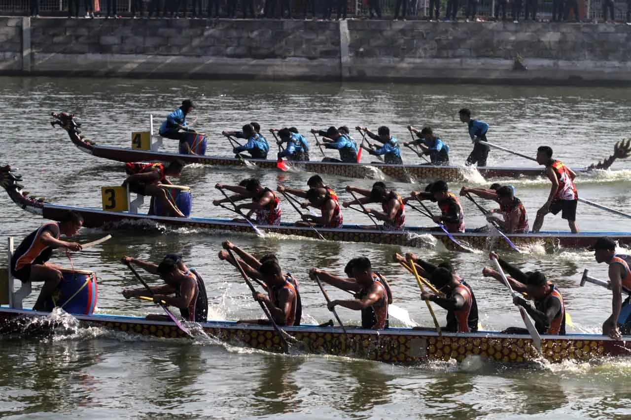 Lomba Dayung Perahu...