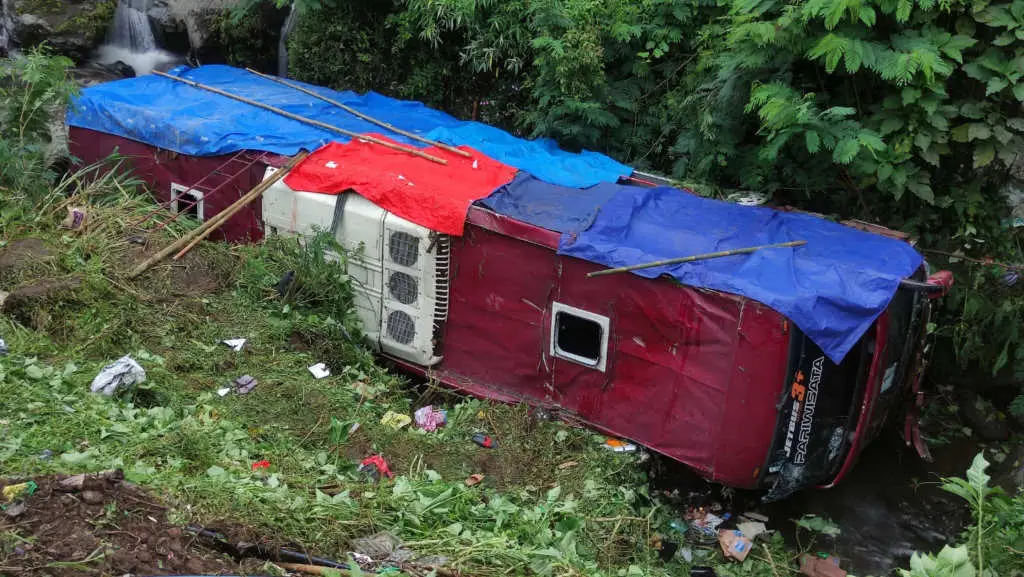 Kecelakaan Bus Rombongan...