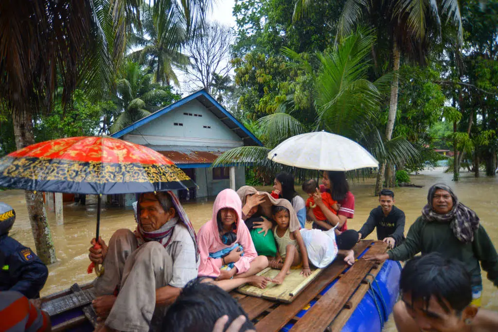 Ratusan Rumah Warga...