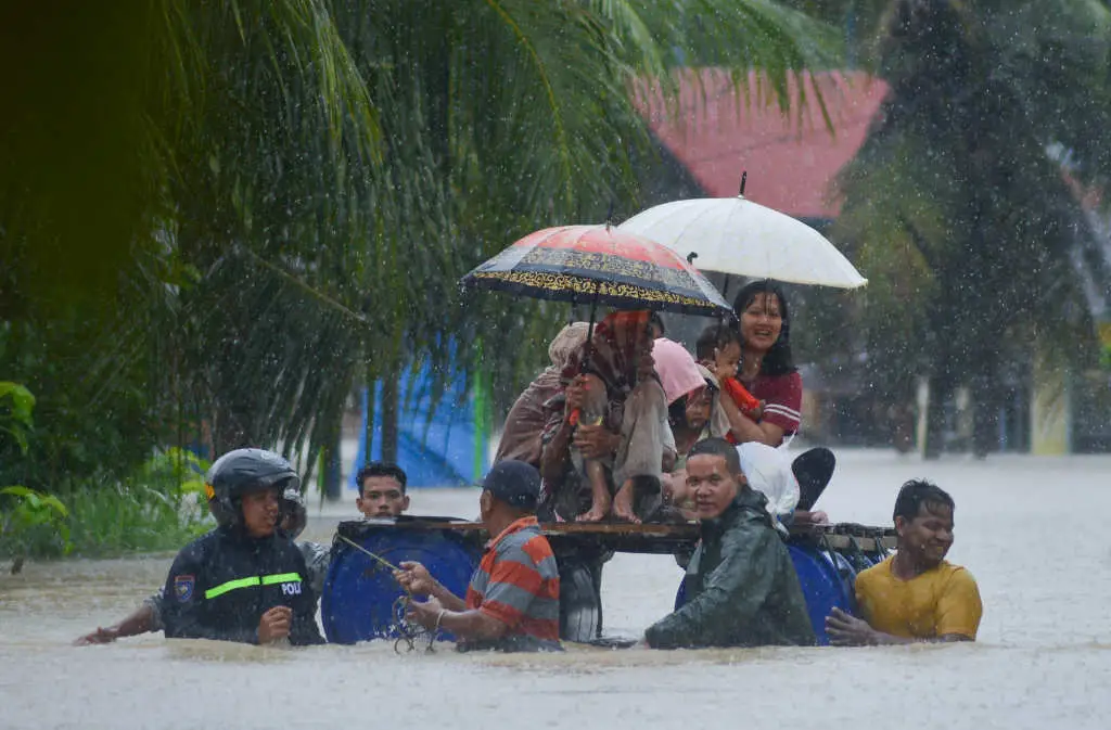 Ratusan Rumah Warga...