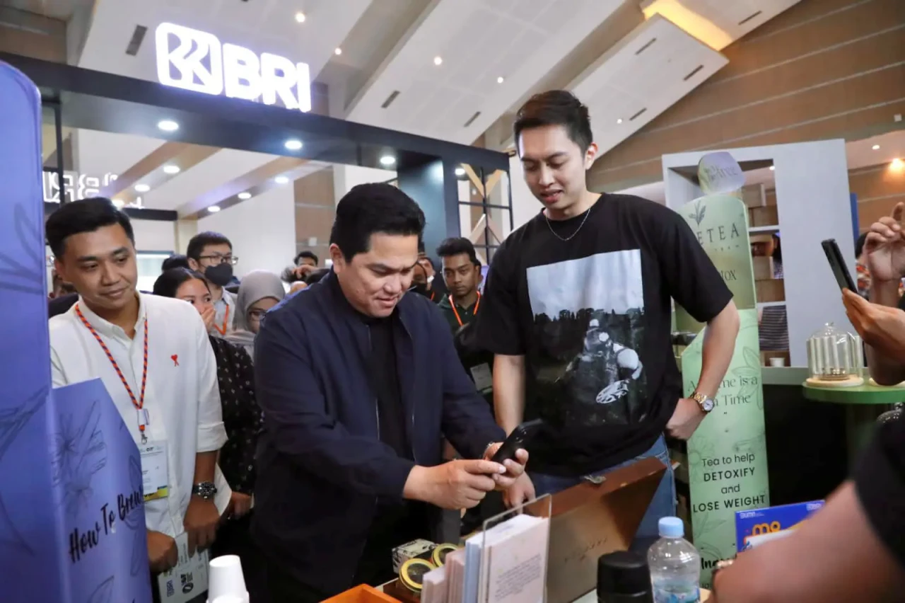 Erick Thohir Tinjau...