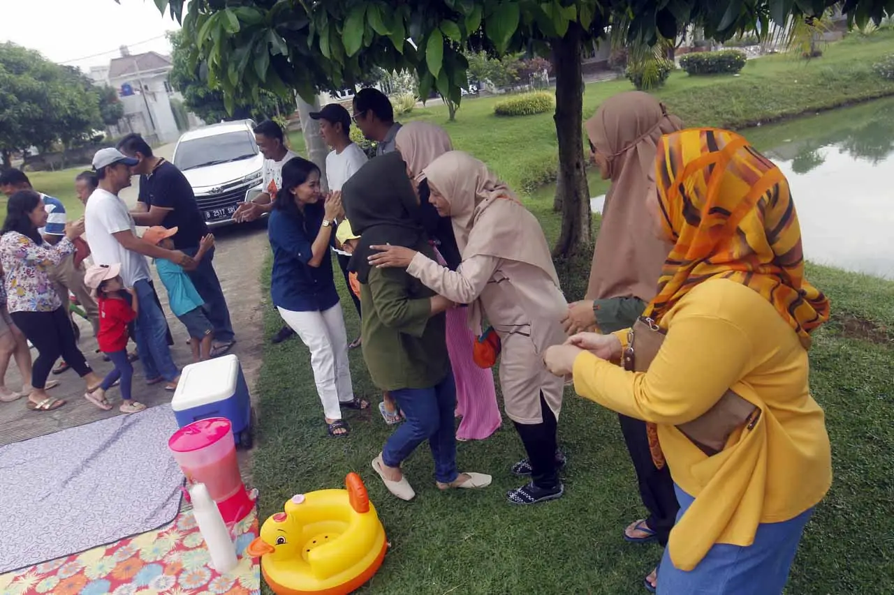 Jalin Silaturahmi, Warga...
