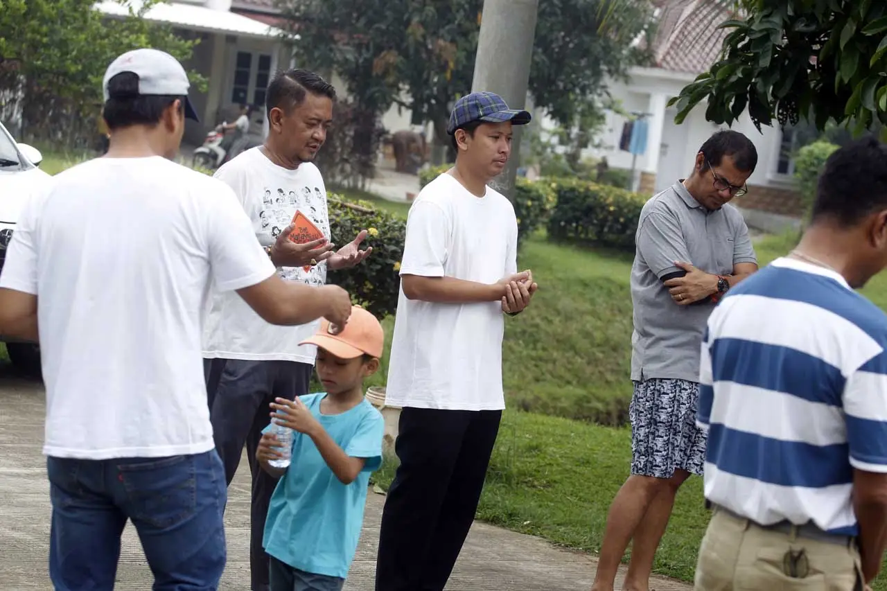 Jalin Silaturahmi, Warga...