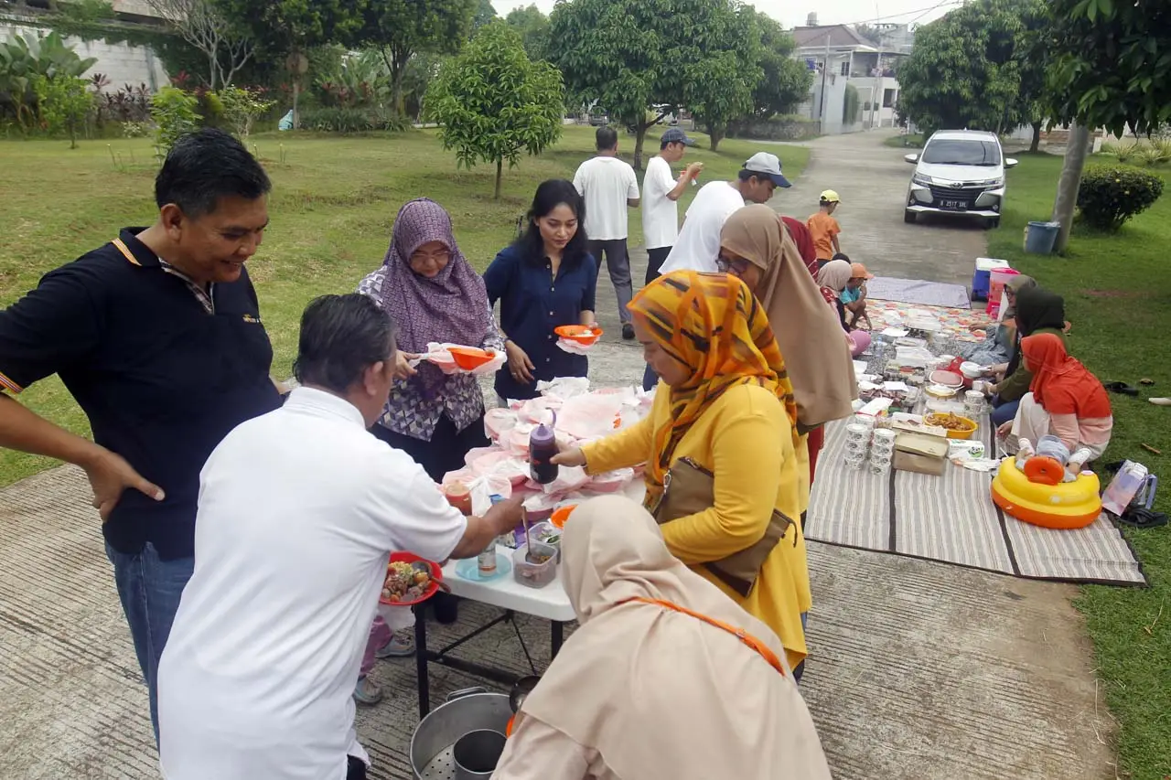 Jalin Silaturahmi, Warga...