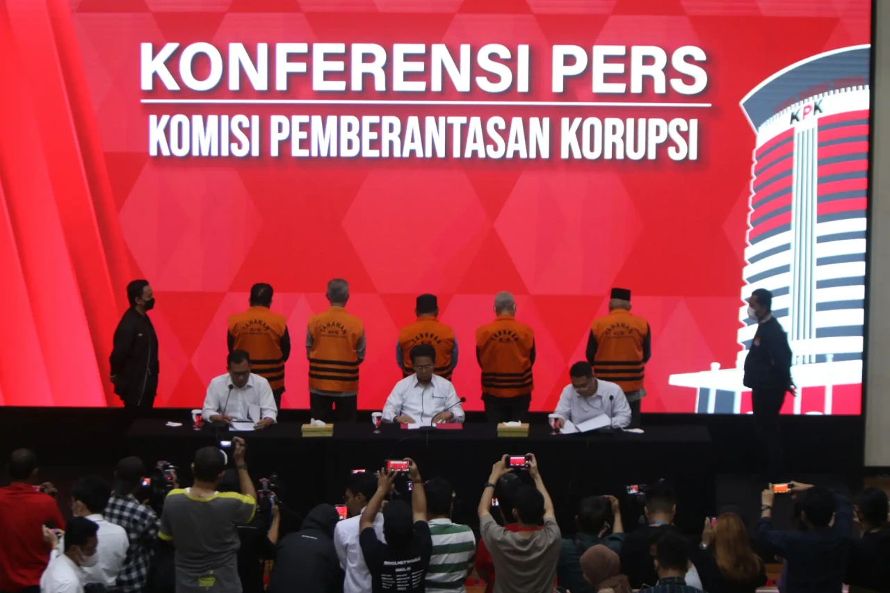 KPK Tahan Lima Tersangka...