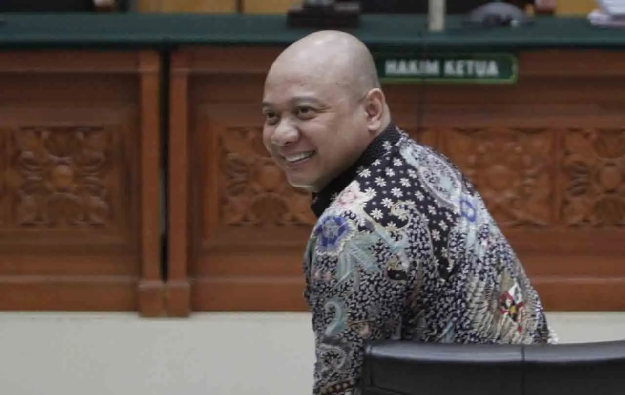 Senyum Lebar Teddy Minahasa...