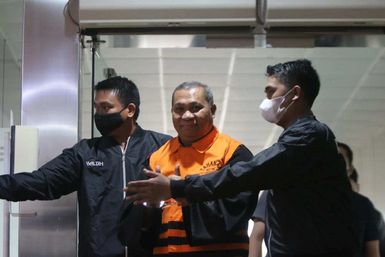 KPK Tahan Pengacara...