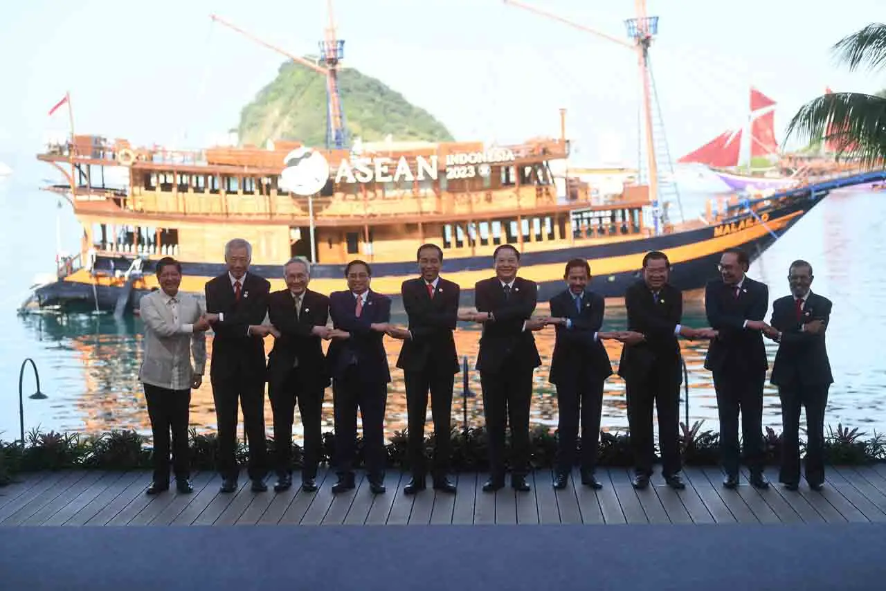 Presiden Jokowi Buka...
