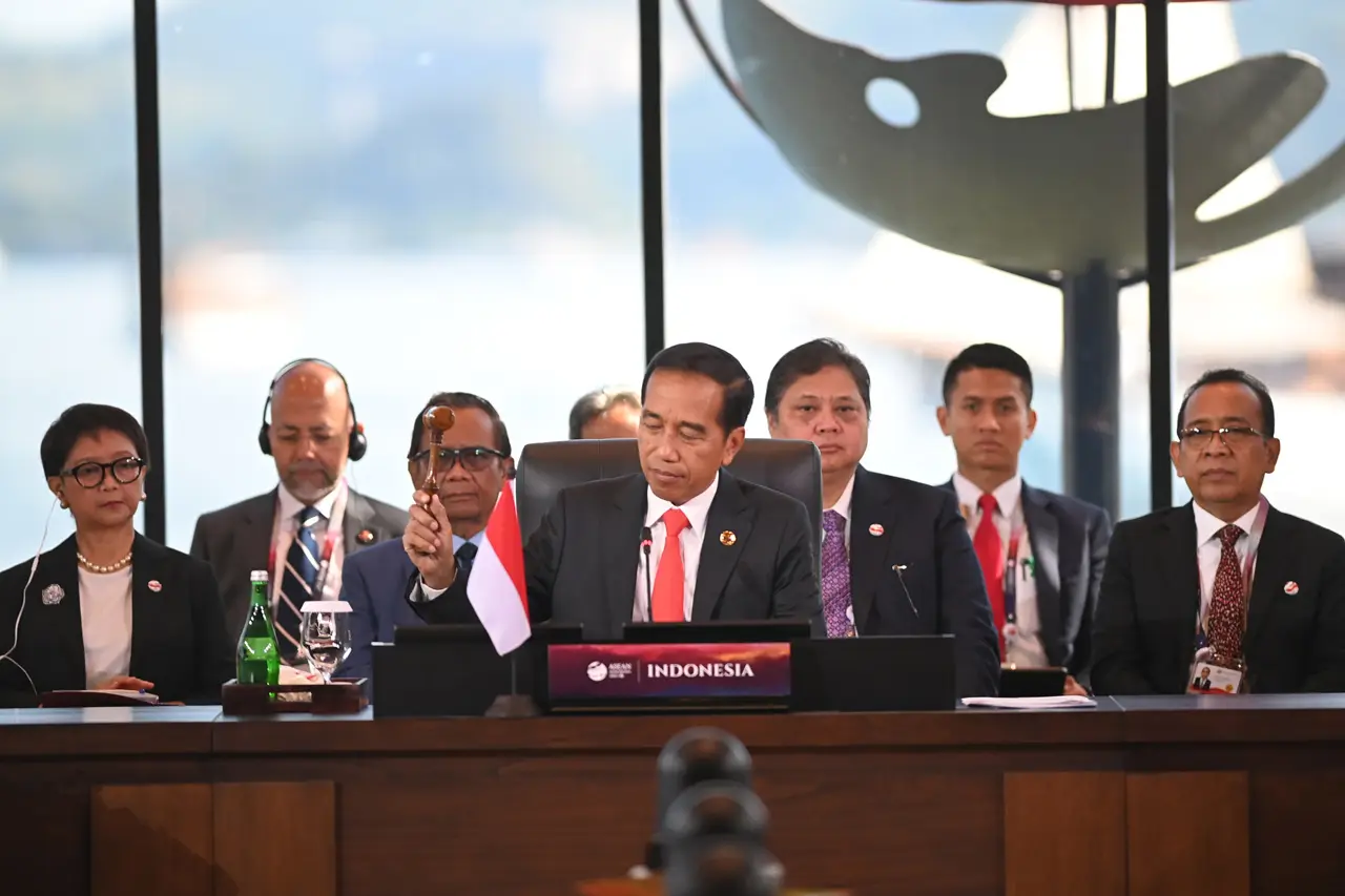 Presiden Jokowi Buka...