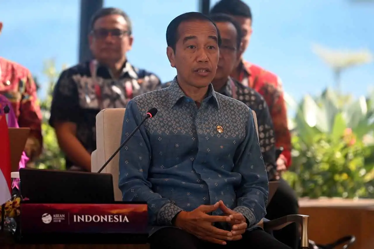 Jokowi Hadiri Retreat...
