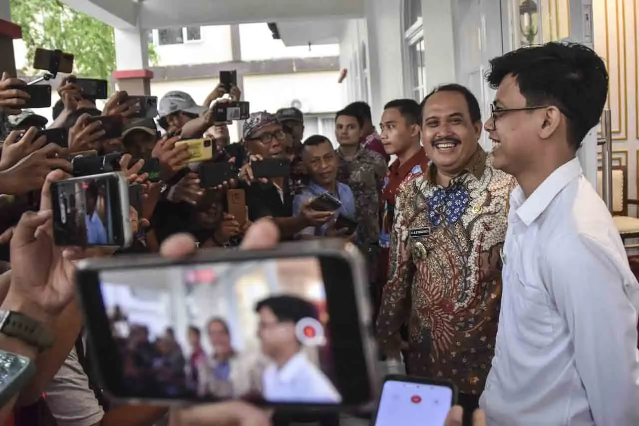 Usai Saling Bertemu,...
