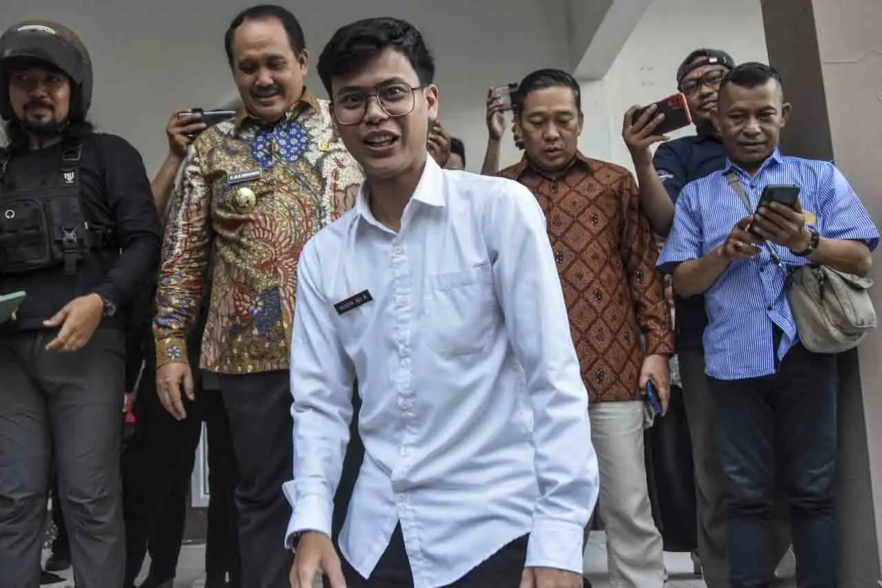 Usai Saling Bertemu,...
