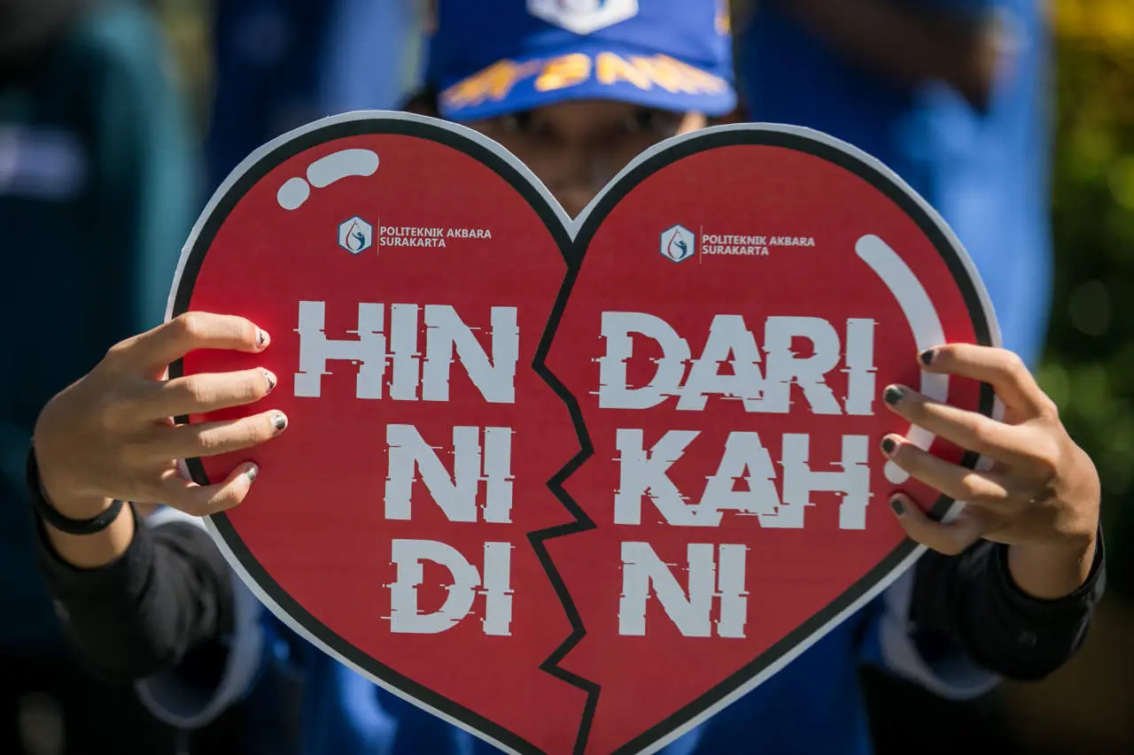 Mahasiswa Gelar Aksi...