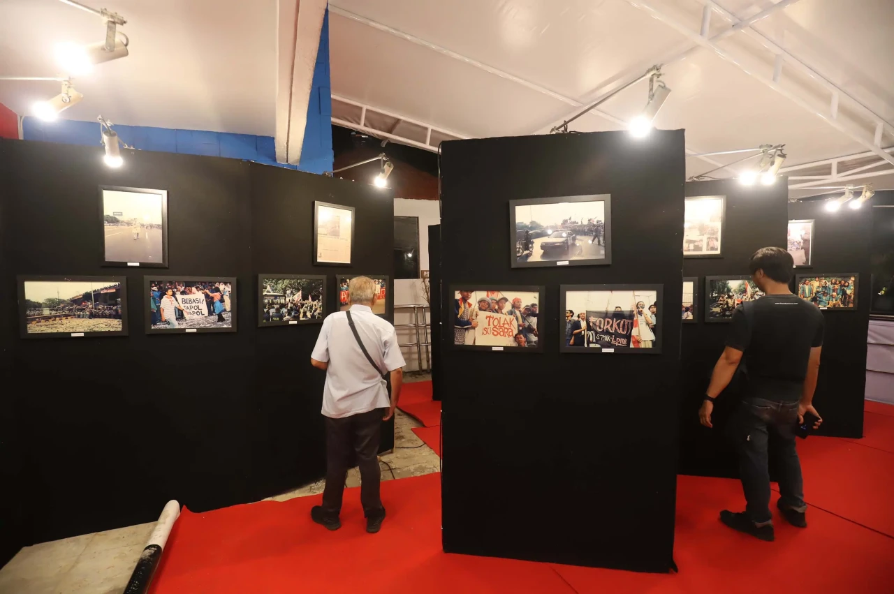 Pameran Foto 25 Tahun...