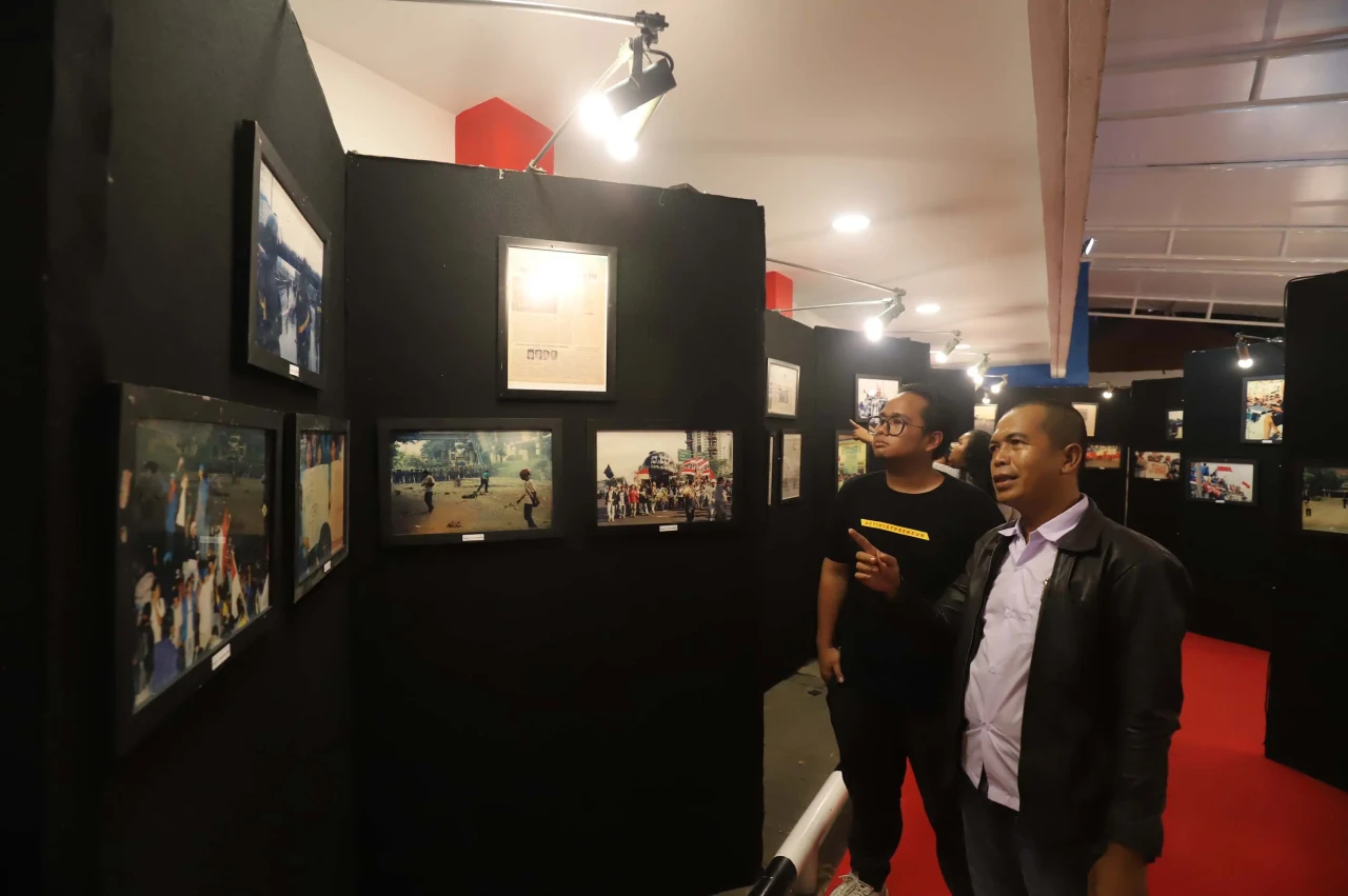 Pameran Foto 25 Tahun...