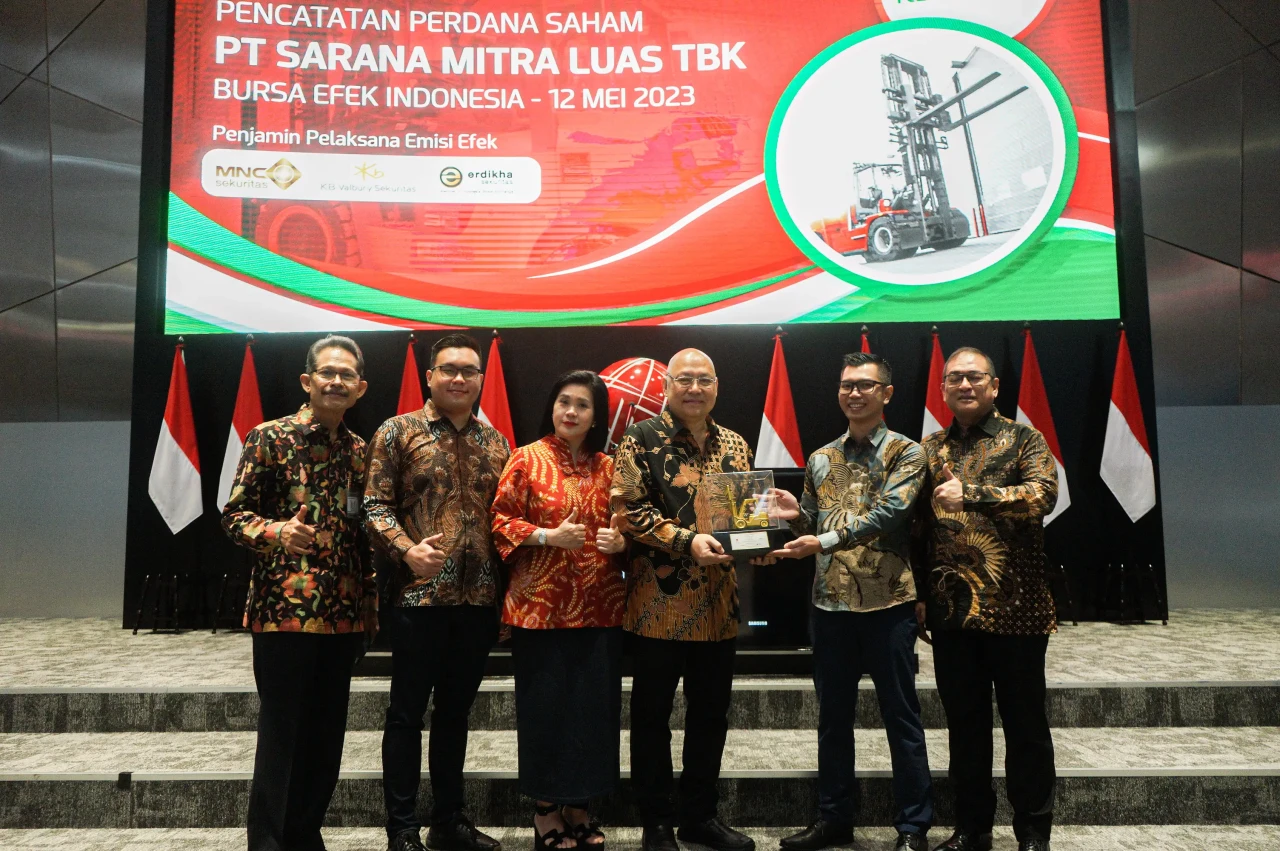 Resmi Melantai di BEI,...