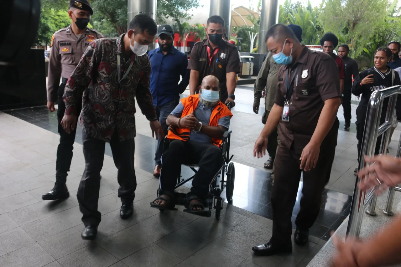 Berkas Rampung, Lukas...