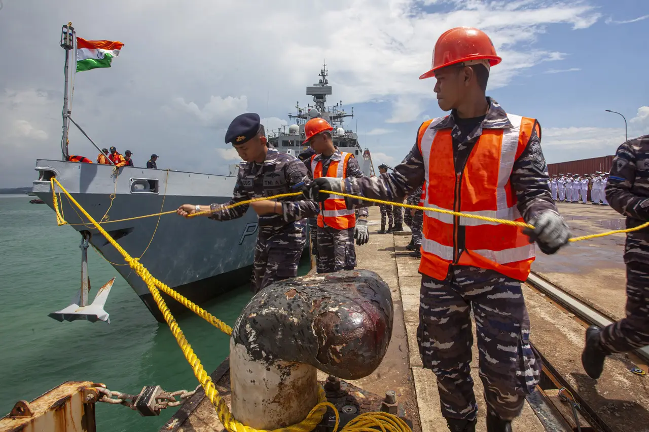 Kapal Perang India Tiba...