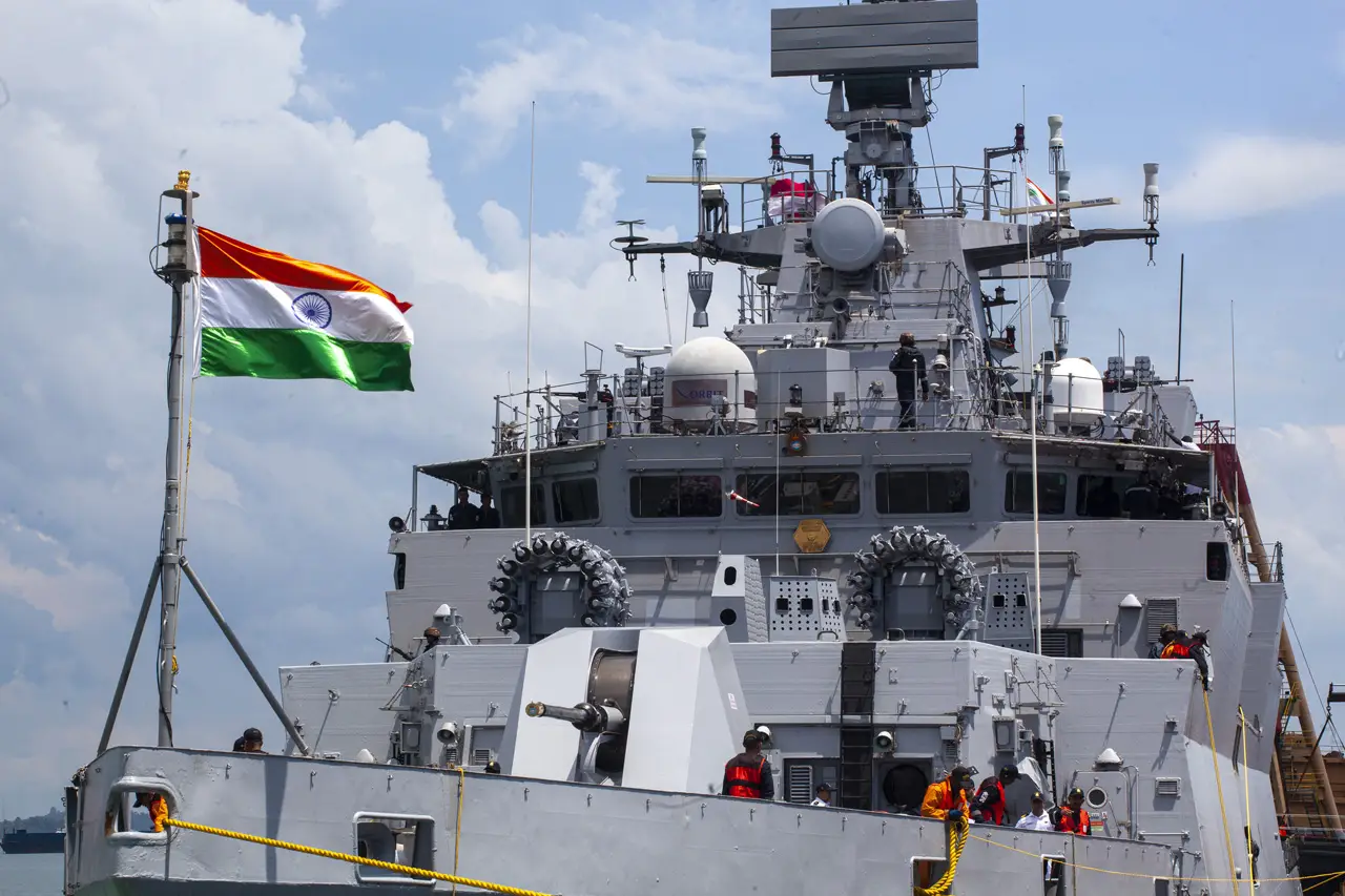 Kapal Perang India Tiba...