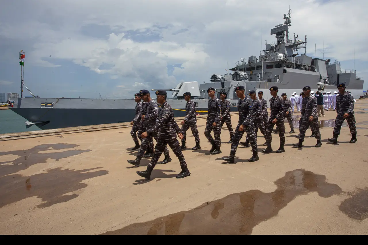 Kapal Perang India Tiba...