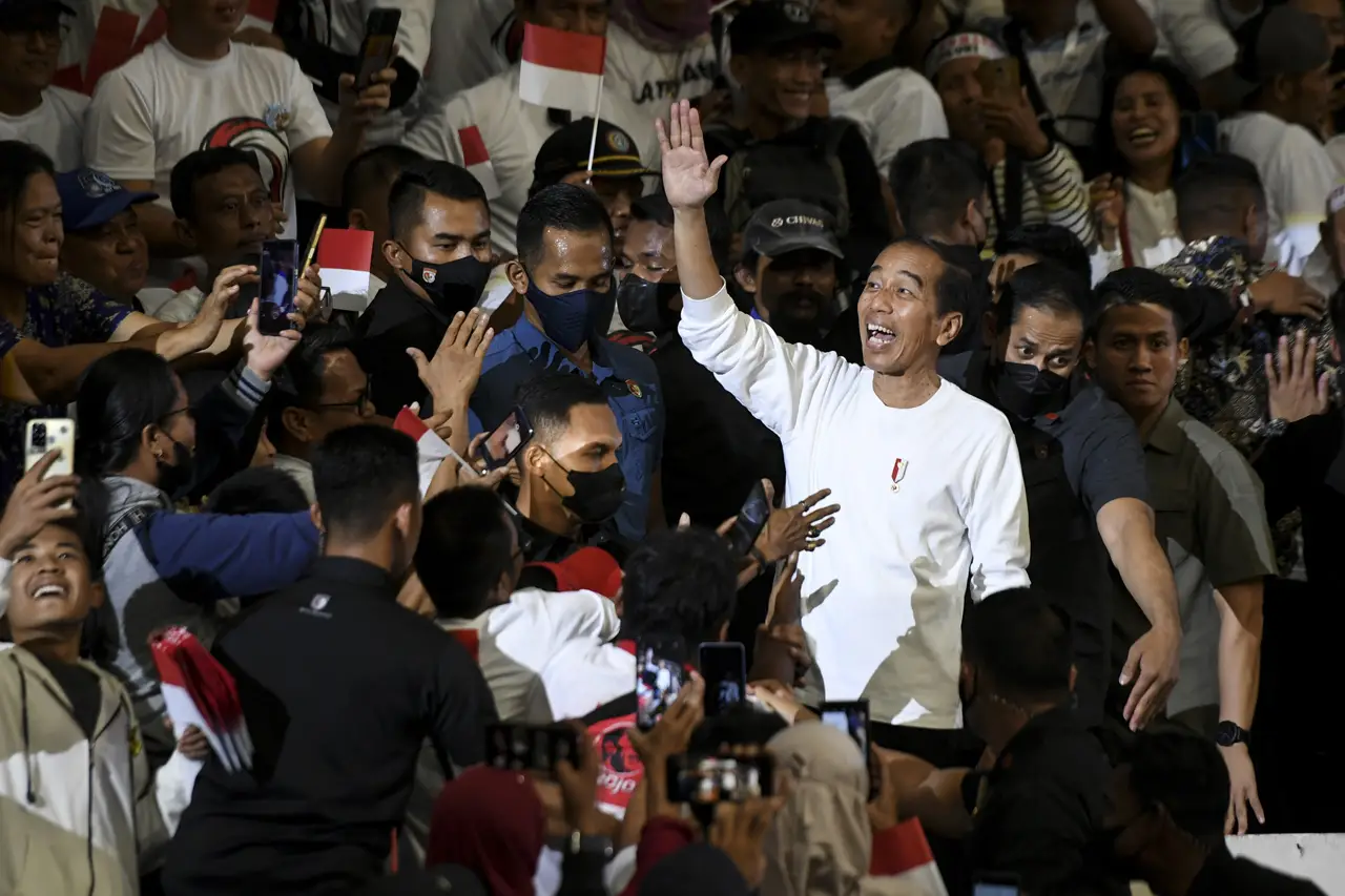 Presiden Hadiri Puncak...