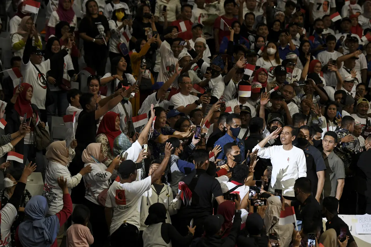 Presiden Hadiri Puncak...