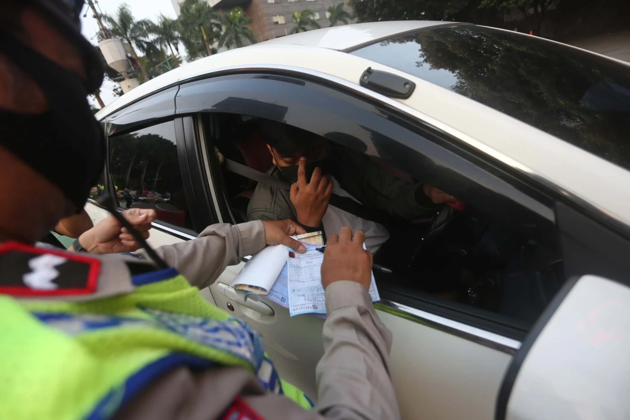 Polisi Kembali Berlakukan...