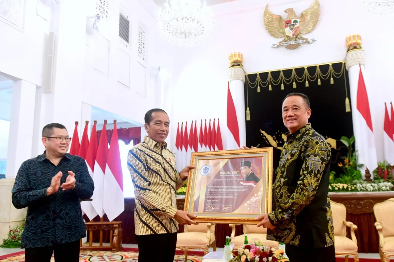 Presiden Jokowi Audiensi...
