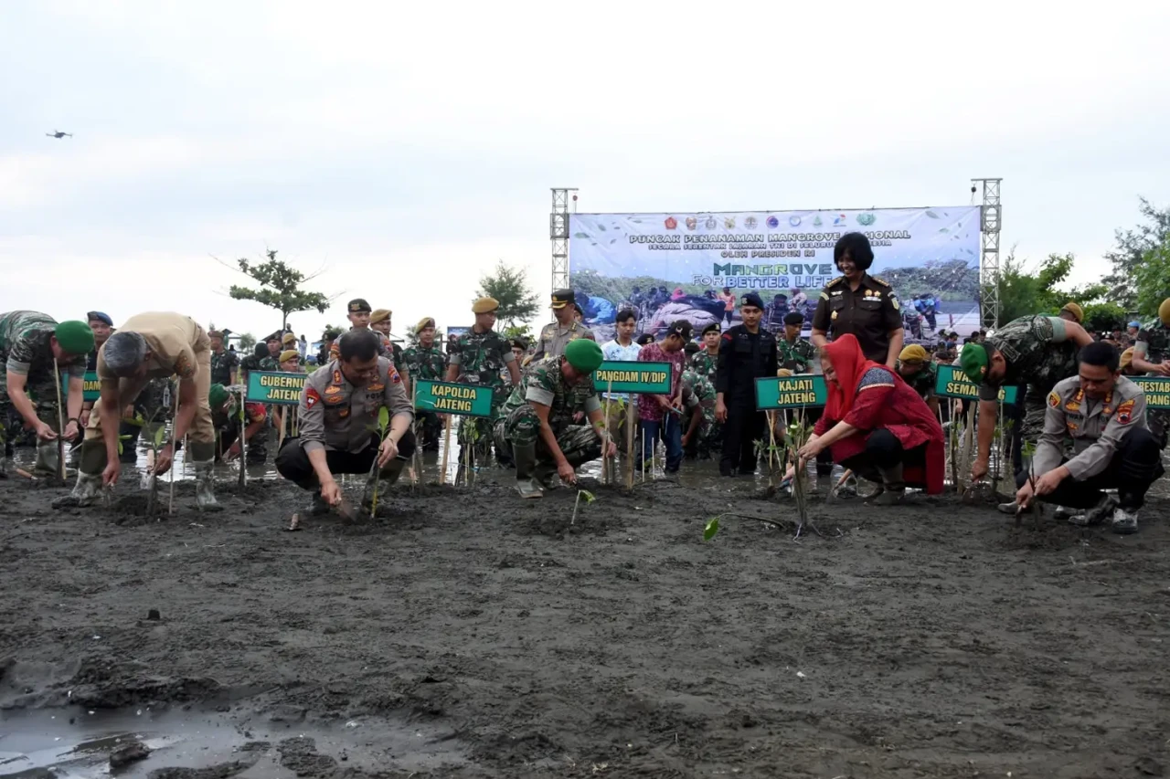 Kompaknya TNI-Polri...
