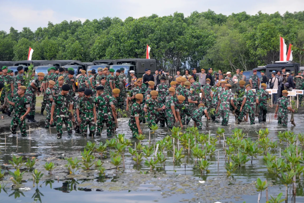 Kompaknya TNI-Polri...