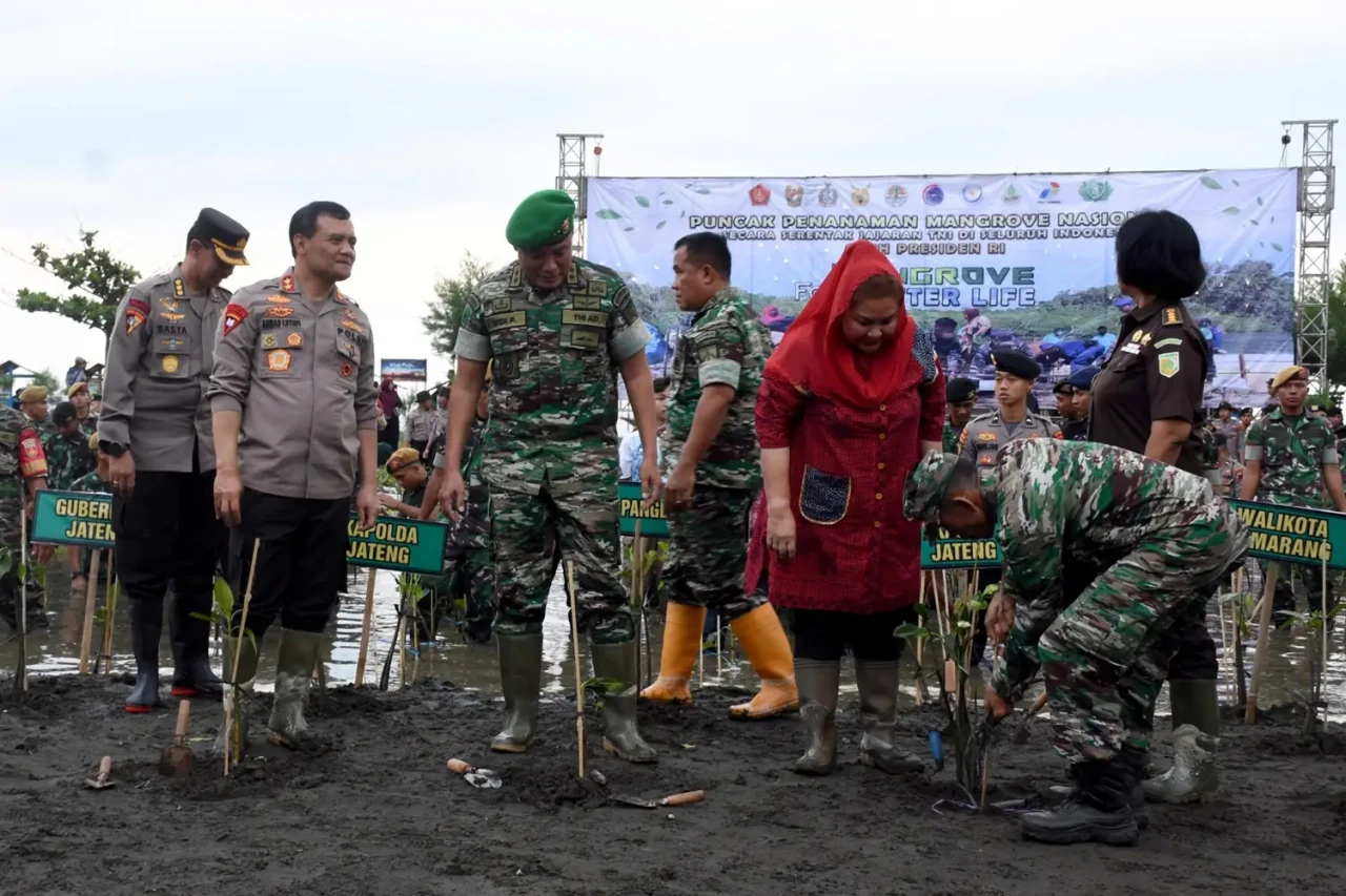 Kompaknya TNI-Polri...