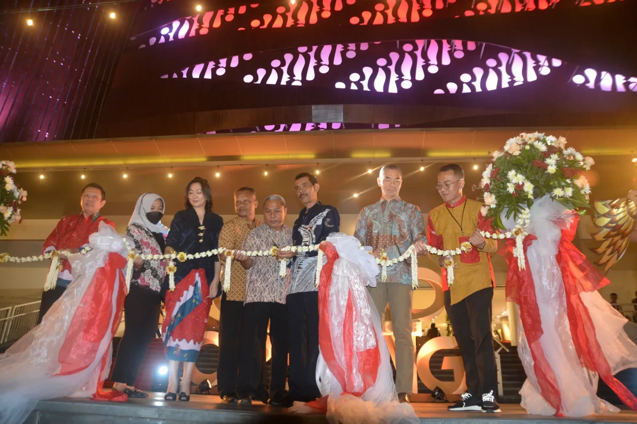 Megahnya Radjawali SCC,...