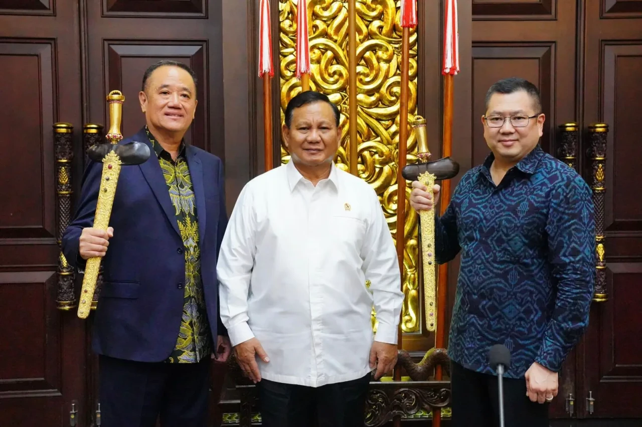 Prabowo Subianto Sambut...
