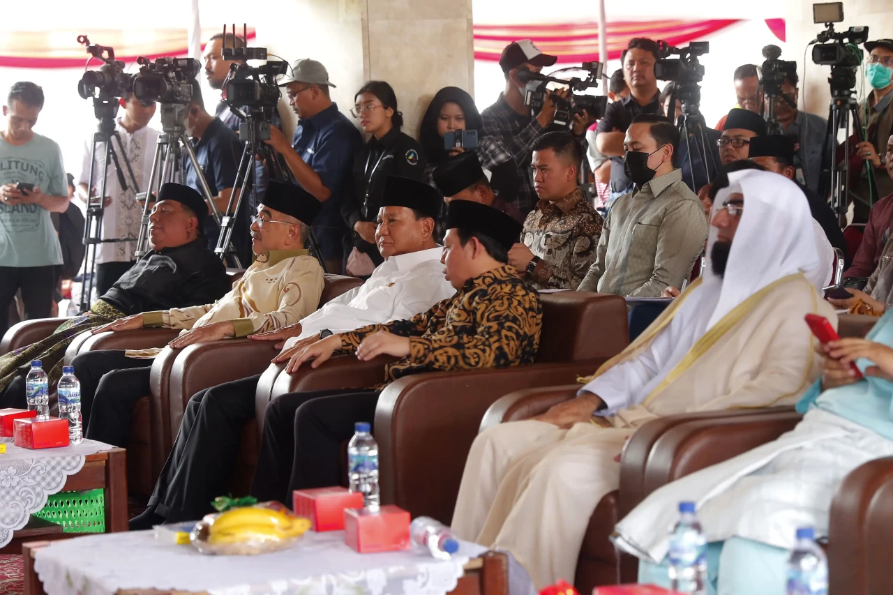 Prabowo Hadiri Silaturahmi...