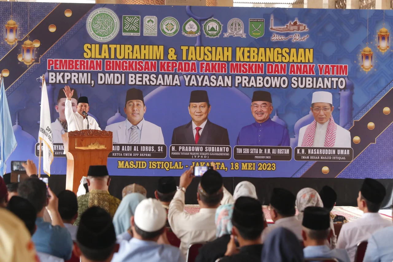 Prabowo Hadiri Silaturahmi...