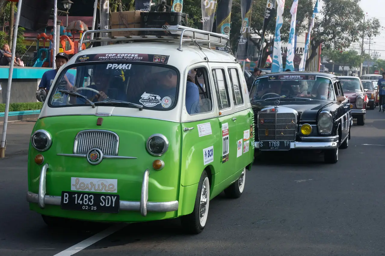 Reli Mobil Kuno Jateng...