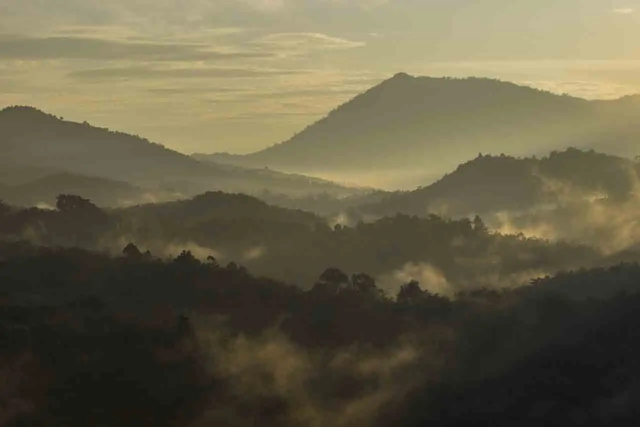 Menjelajahi Situs Geopark...