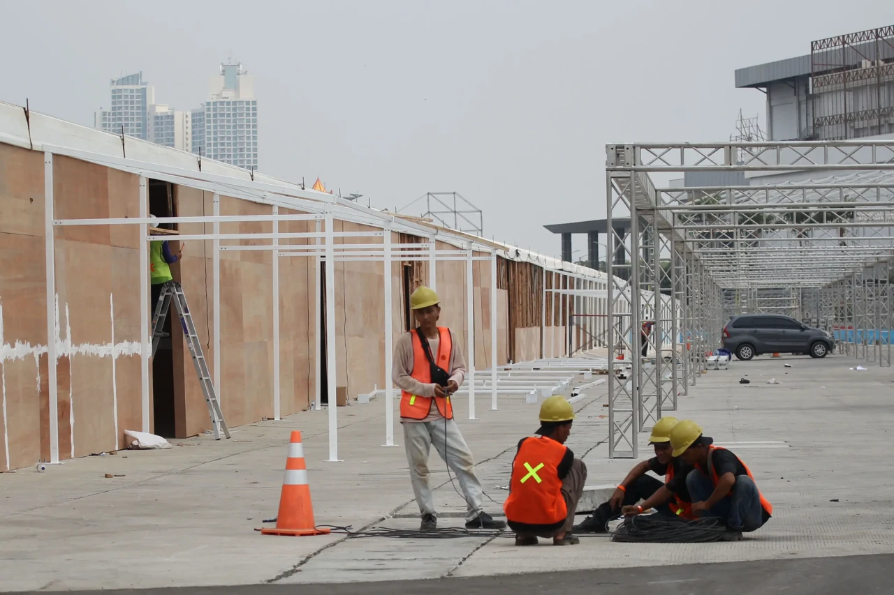 Melihat Persiapan Sirkuit...
