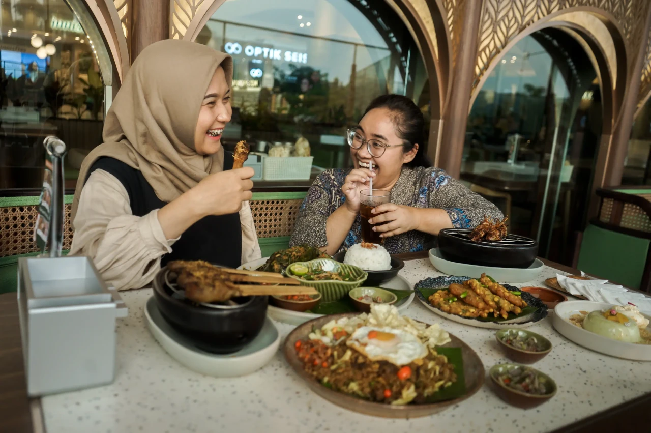 Mencicipi Menu Favorit...