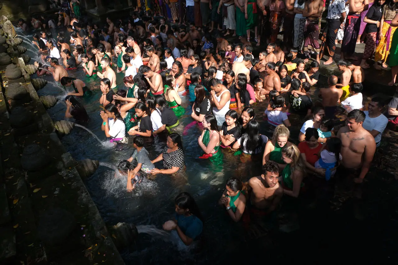 Ritual Melukat saat...
