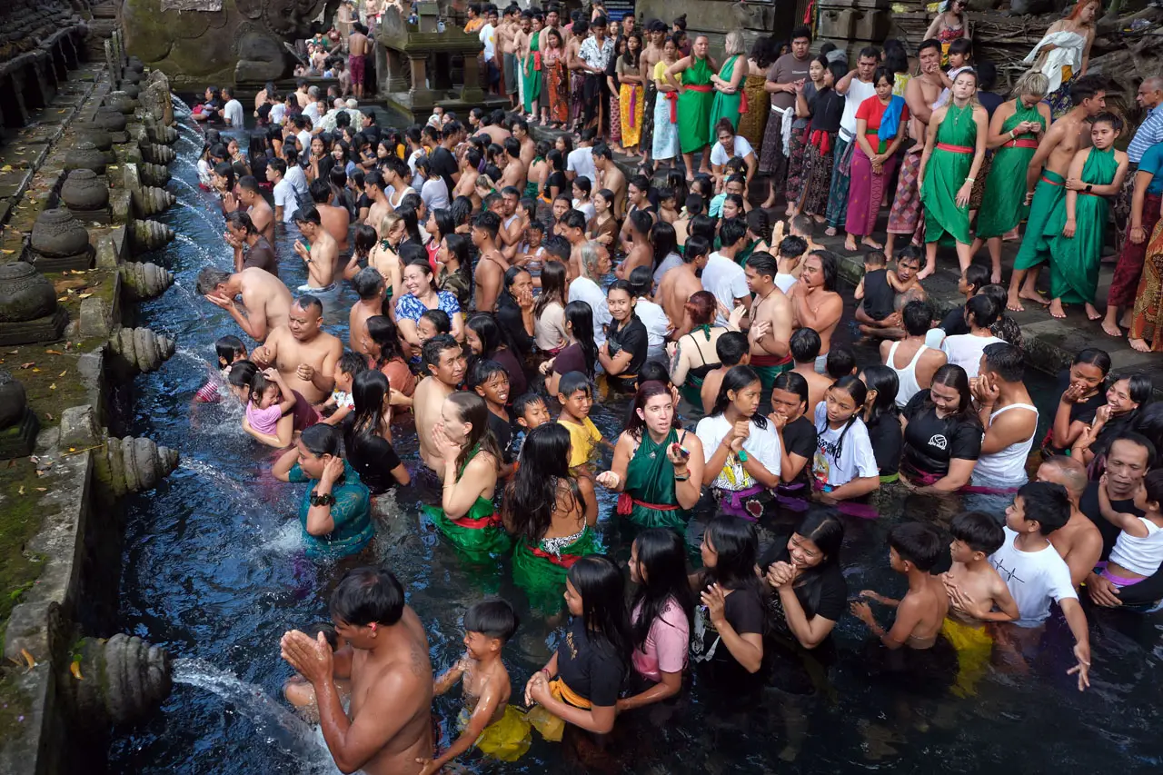 Ritual Melukat saat...