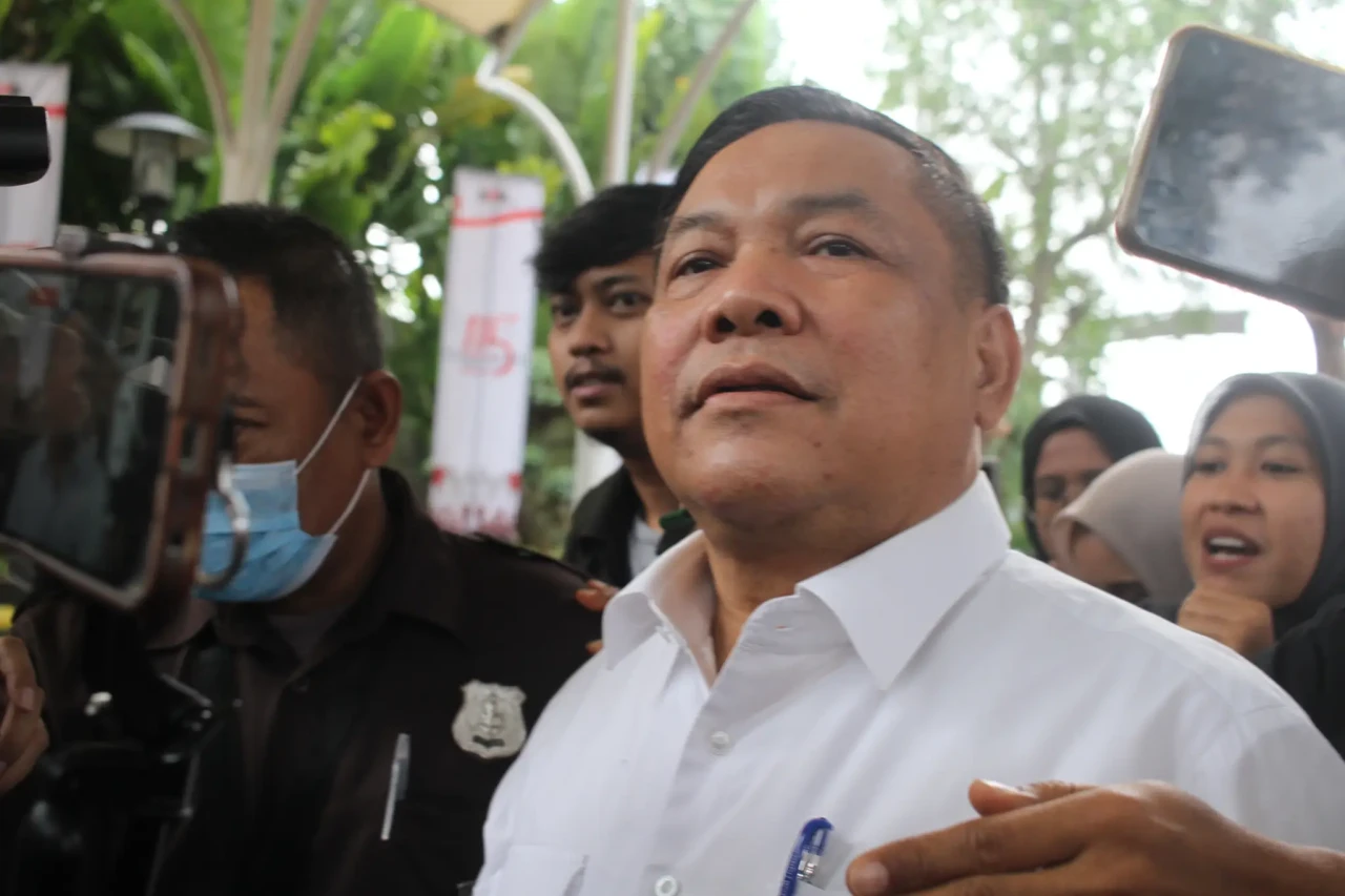 Sekda Riau SF Hariyanto...