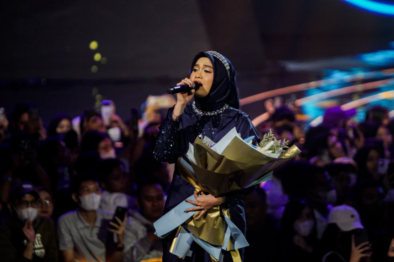 Juarai Indonesian Idol...